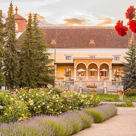 Schloss Weikersdorf 4*