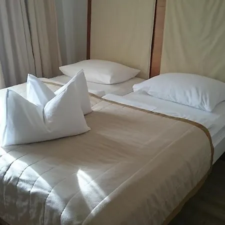 Отель Schloss Weikersdorf