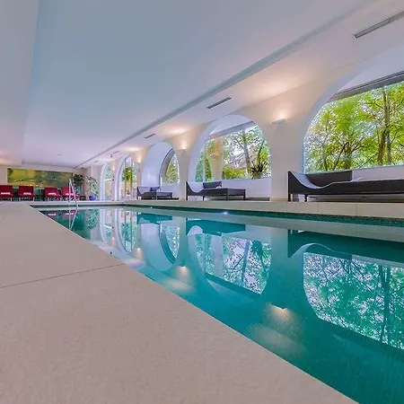 Отель Schloss Weikersdorf Баден