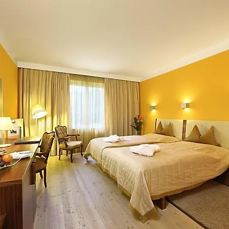 Hotell Pytloun Weikersdorf 4*
