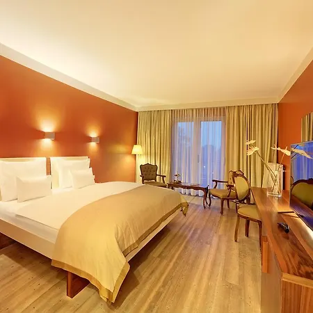 Schloss Weikersdorf 4*