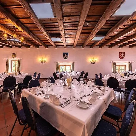 Schloss Weikersdorf 4*