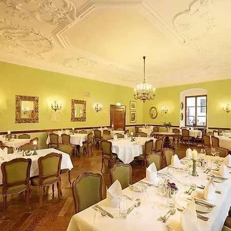 Schloss Weikersdorf 4*