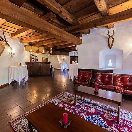 Отель Schloss Weikersdorf