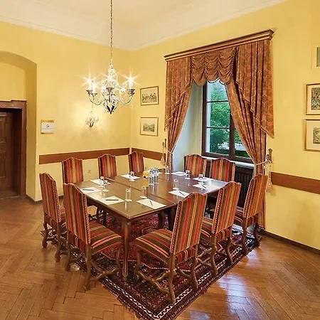 Отель Schloss Weikersdorf 4*