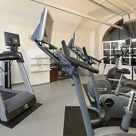 Отель Schloss Weikersdorf Баден