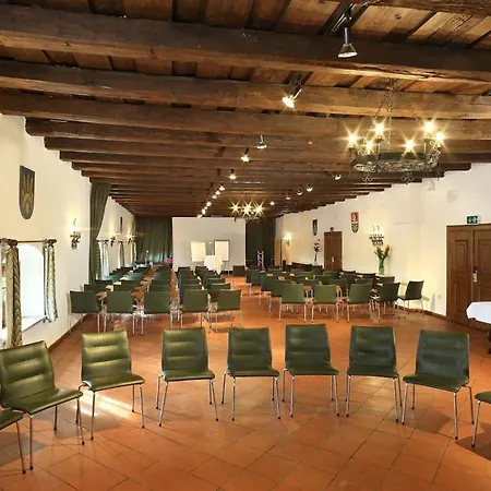 Schloss Weikersdorf 4*