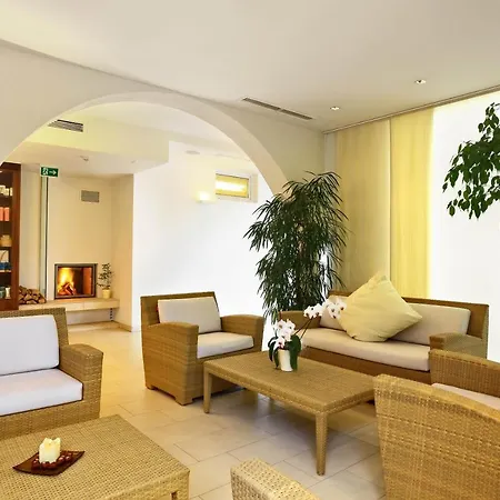 Hotel Schloss Weikersdorf 4*