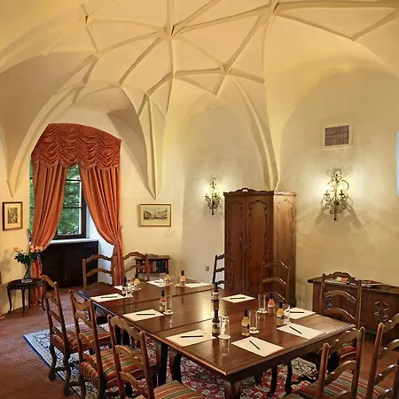 Отель Schloss Weikersdorf Баден