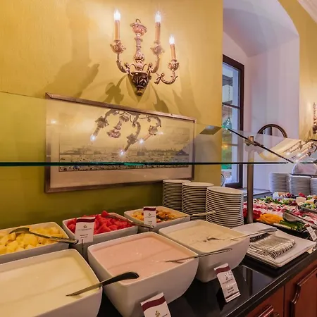 Schloss Weikersdorf Отель