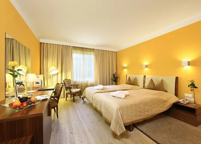 Schloss Weikersdorf 4*