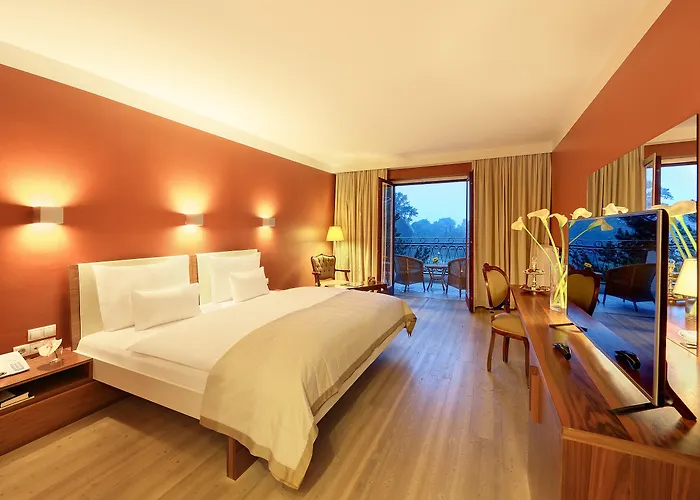 Hotel Schloss Weikersdorf 4*