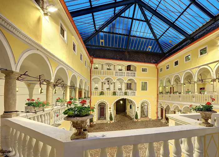 Schloss Weikersdorf Отель Баден