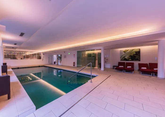 Schloss Weikersdorf Отель Баден