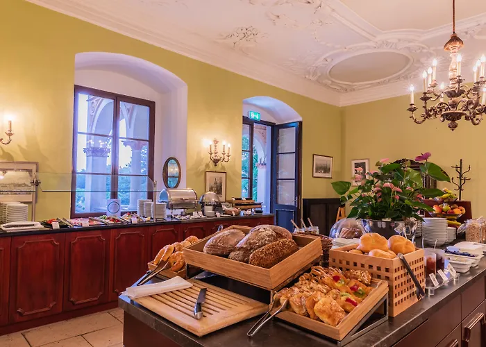 Schloss Weikersdorf Отель Баден