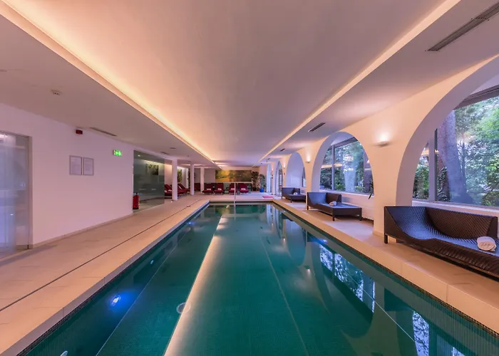 Hotel Schloss Weikersdorf 4*