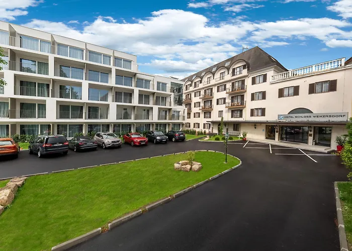 Hotel Schloss Weikersdorf 4*