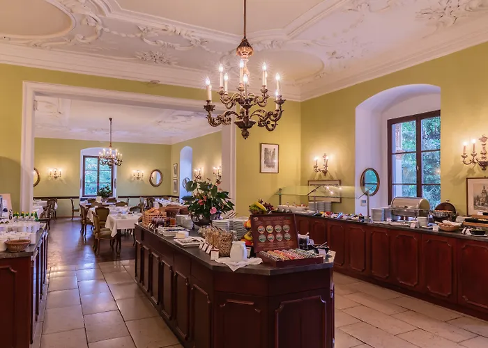 Отель Schloss Weikersdorf 4*