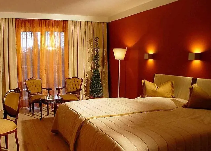 Schloss Weikersdorf Отель 4*