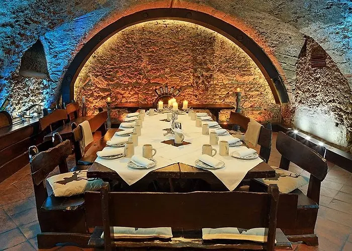 Отель Schloss Weikersdorf