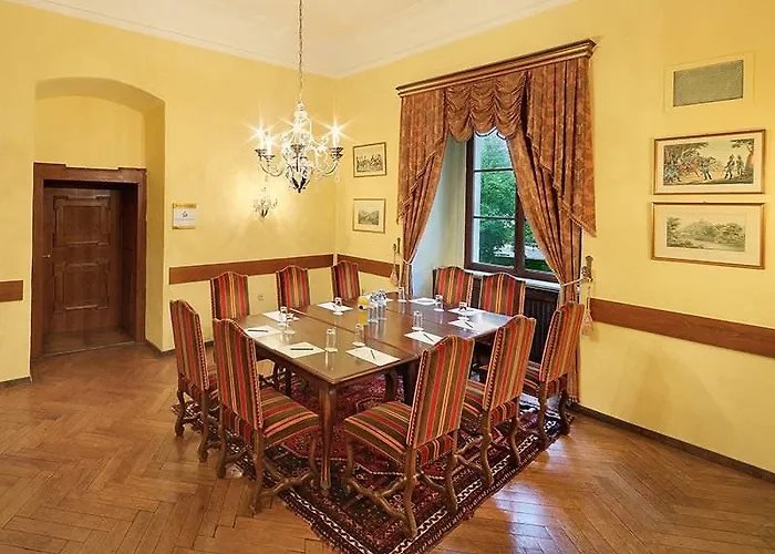 Отель Schloss Weikersdorf 4*