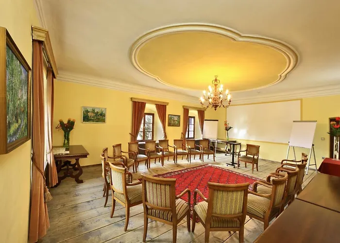 Schloss Weikersdorf Отель 4*