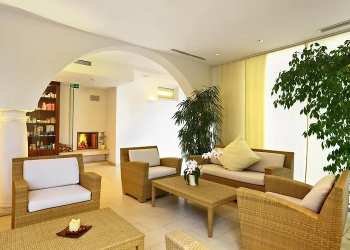 Hotel Schloss Weikersdorf 4*