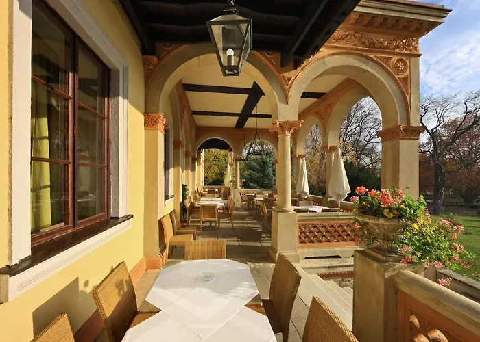 Schloss Weikersdorf Отель