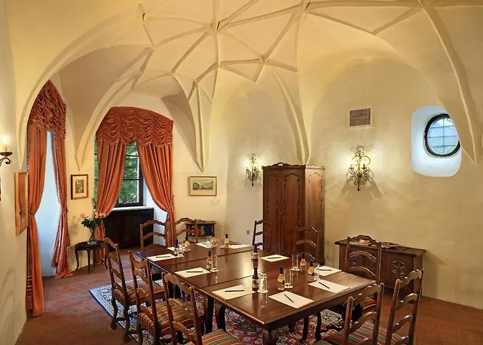 Отель Schloss Weikersdorf Баден