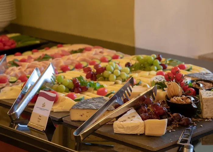 Hotel Schloss Weikersdorf 4*