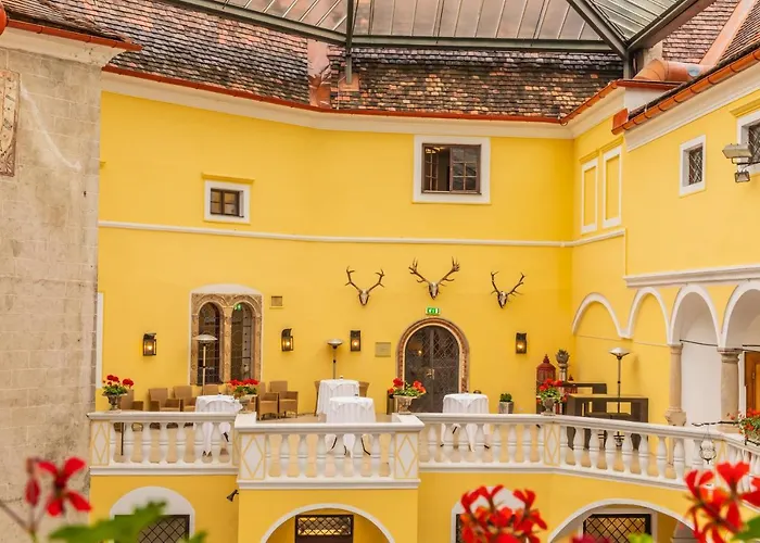 Schloss Weikersdorf Отель 4*